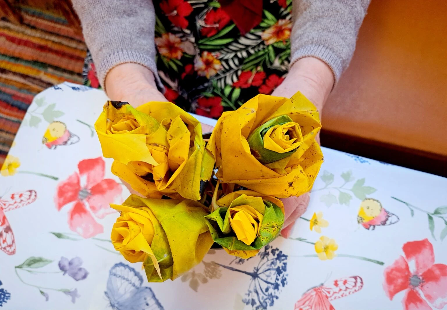 Leherooside tegemine Estkeer hooldajaga